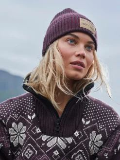 Dale of Norway Hats^Alvoy Hat - Norwegian Wool Aubergine Redrose